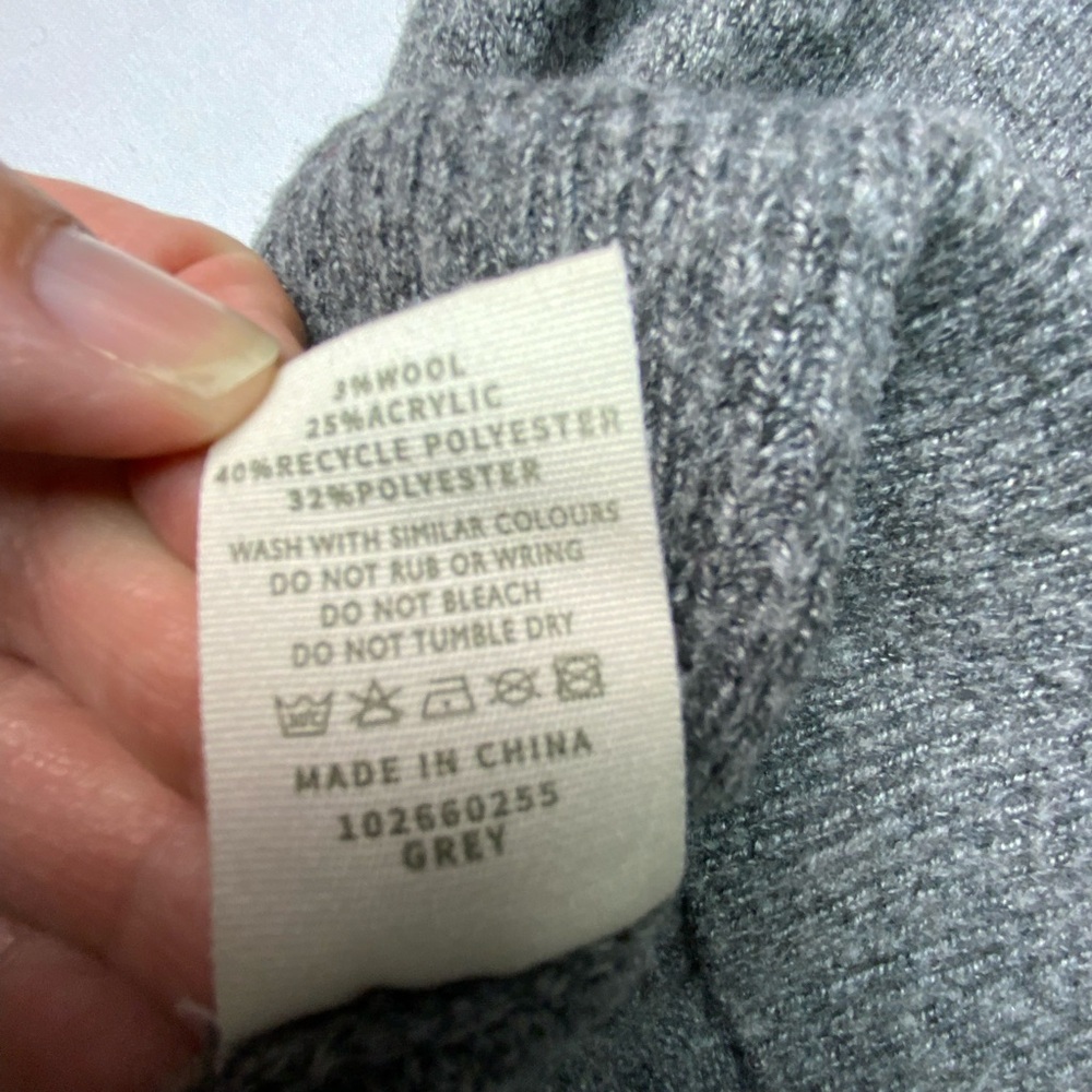 Rare Earth Travel Sweater • Heather Gray • Men’s Medium • Soft Fuzzy Knit - Picture 6 of 6